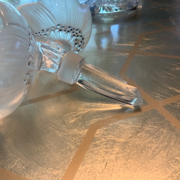 Lalique 1980โs Extra Large Crystal Les Anemone Perfume Bottle 6.5โH - Picture 7 of 7